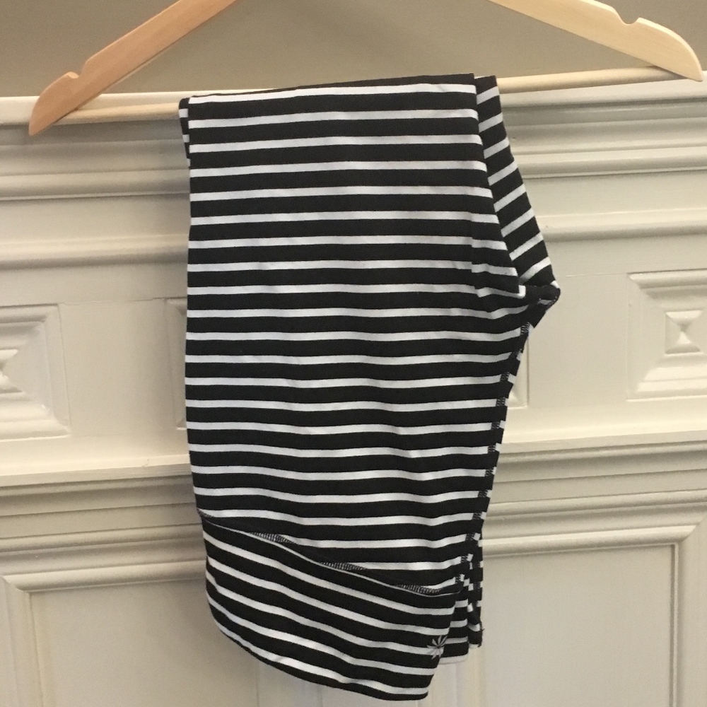 Black/White Striped Athleta Leggings Sz MT